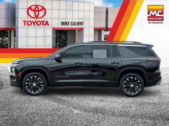Used 2025 Chevrolet Traverse LT w/ Sun and Wheel Package FWD image 2
