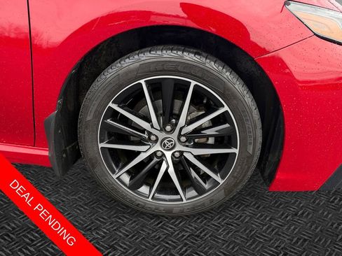 Used 2021 Toyota Camry SE w/ Cold Weather Package image 11