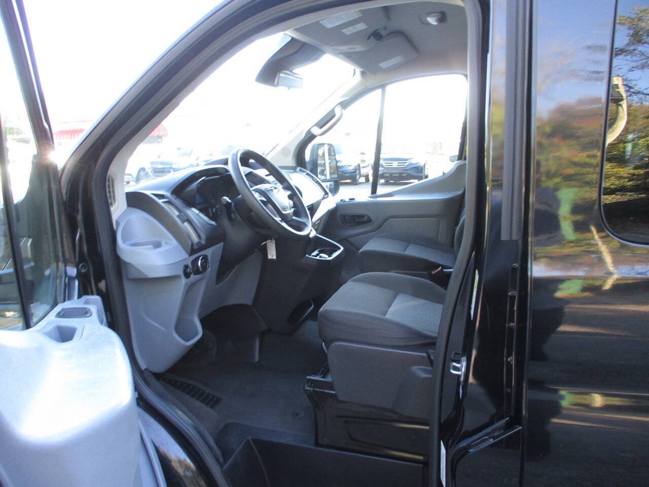 Used 2018 Ford Transit 350 XL RWD image 5