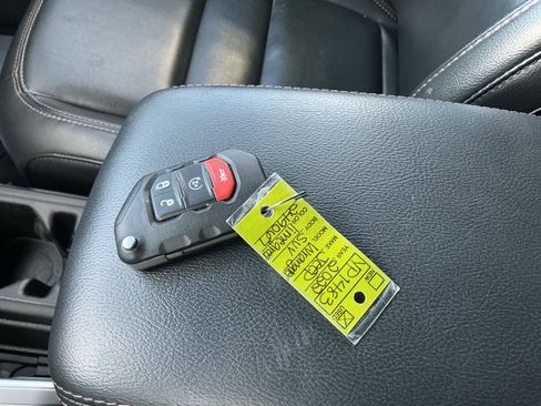 Used 2022 Jeep Wrangler Unlimited Rubicon w/ Trailer Tow Package image 30