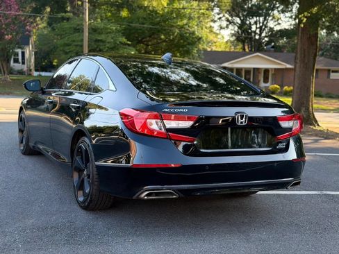 Used 2018 Honda Accord Touring image 4