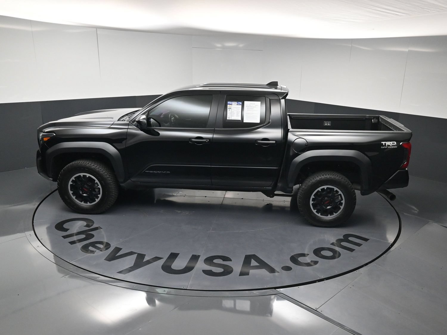Used 2024 Toyota Tacoma TRD Off-Road AWD/4WD image 30