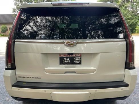 Used 2018 Cadillac Escalade Platinum RWD image 7