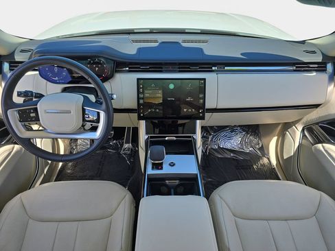 Used 2024 Land Rover Range Rover SE AWD/4WD image 9