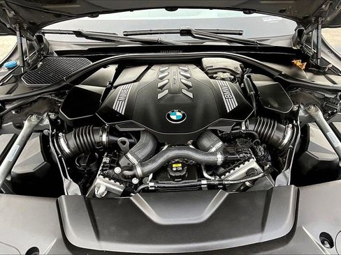 Used 2022 BMW 750i xDrive w/ Executive Package image 10