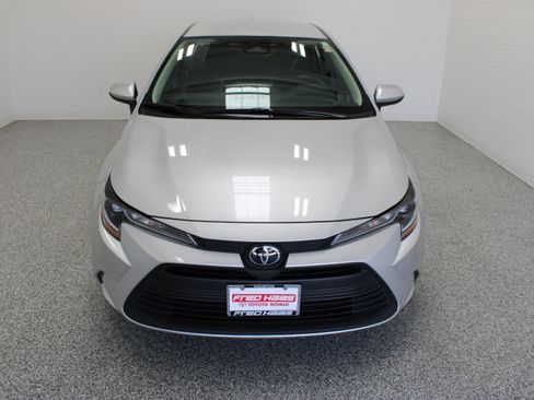 Used 2026 Toyota Corolla LE FWD image 3
