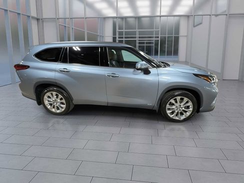 Used 2023 Toyota Highlander Limited AWD/4WD image 9