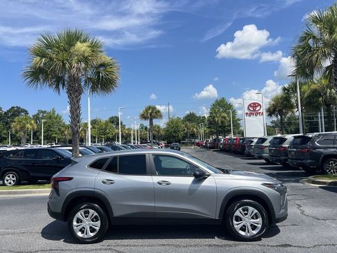 Used 2025 Chevrolet Trax LS w/ Driver Confidence Package FWD image 11