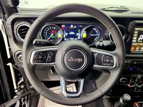 Used 2023 Jeep Wrangler Unlimited Sahara AWD/4WD image 13