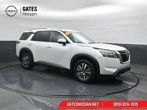 Used 2025 Nissan Pathfinder SL AWD/4WD image 4