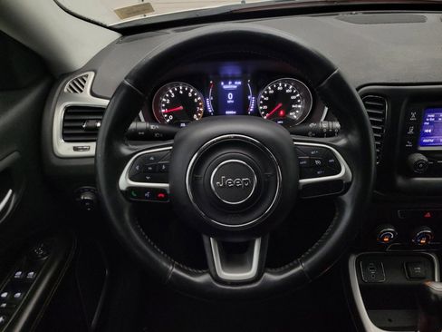 Used 2018 Jeep Compass Latitude FWD image 22