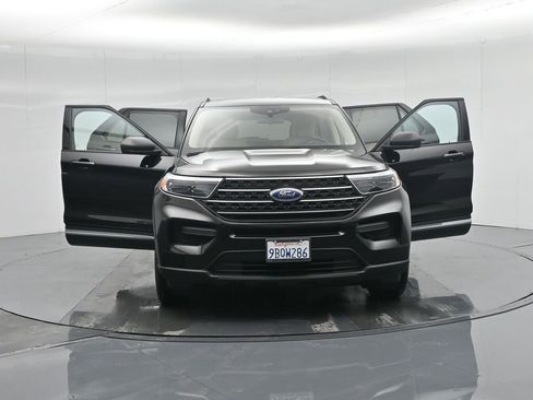 Used 2022 Ford Explorer XLT image 34