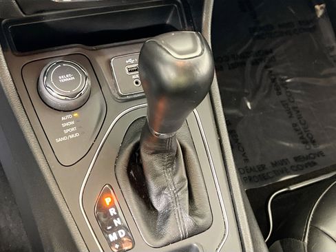 Used 2022 Jeep Cherokee Latitude image 16