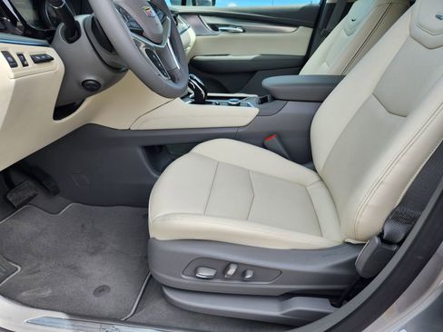 New 2025 Cadillac XT5 Premium Luxury w/ LPO, ONYX Package image 9