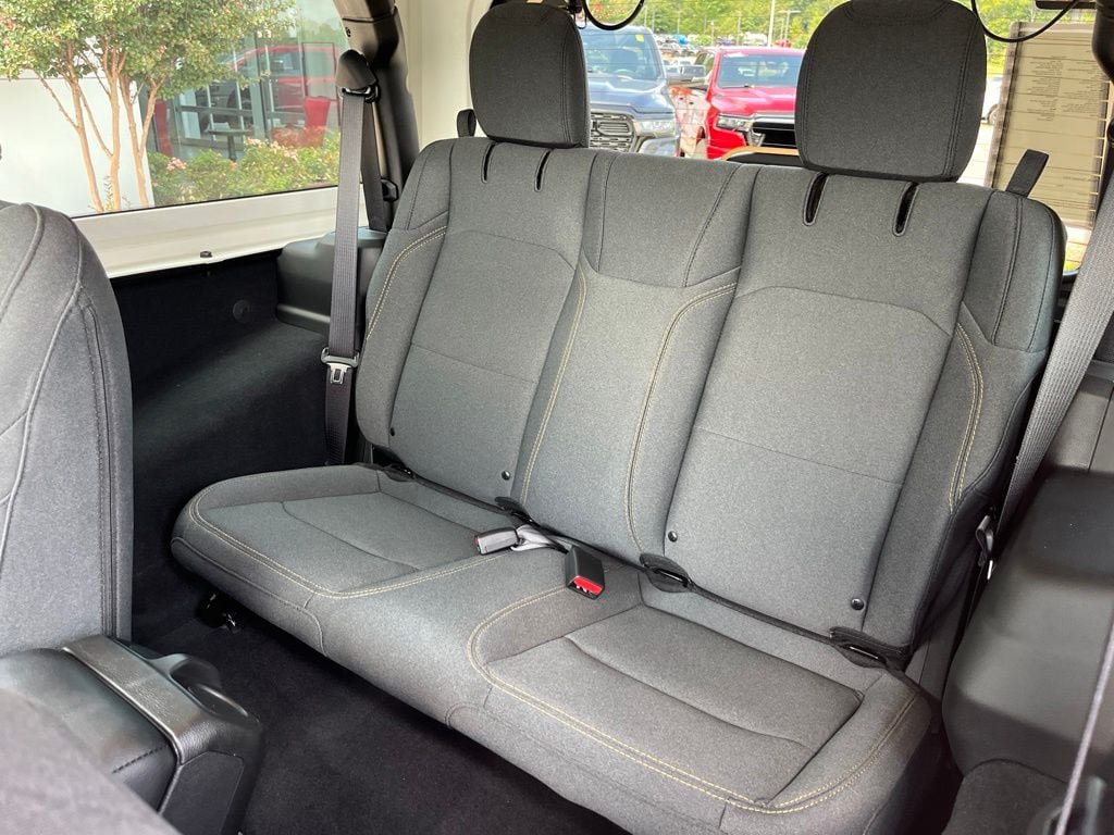 Used 2025 Jeep Wrangler Sport AWD/4WD image 6