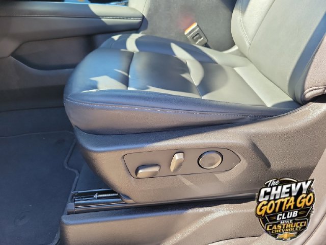 Used 2025 Chevrolet Suburban LT AWD/4WD image 24