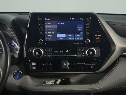 Used 2022 Toyota Highlander XLE image 24