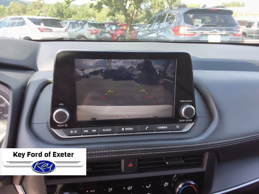 Used 2024 Nissan Rogue S AWD/4WD image 31