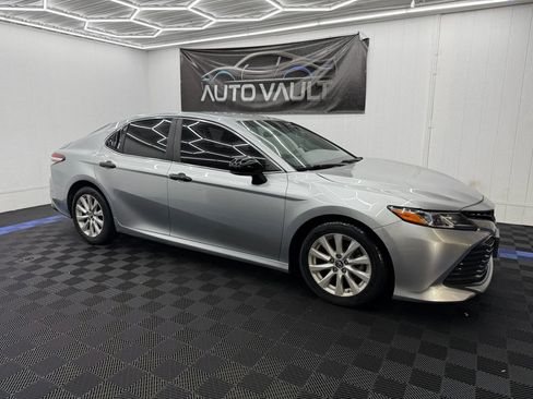 Used 2018 Toyota Camry LE FWD image 2