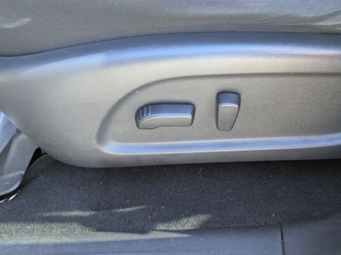 Used 2020 Nissan Pathfinder SV image 21