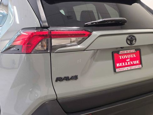 Used 2022 Toyota RAV4 XLE Premium AWD/4WD image 7