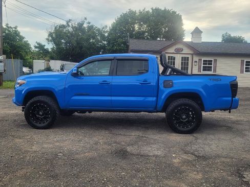 Used 2020 Toyota Tacoma TRD Sport w/ Technology Package AWD/4WD image 5
