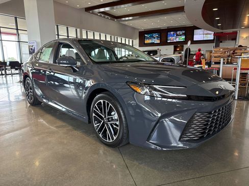 Used 2026 Toyota Camry XLE w/ Premium Plus Package FWD image 2