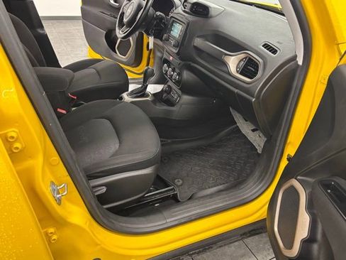 Used 2015 Jeep Renegade Latitude w/ Trailer Tow Group image 27