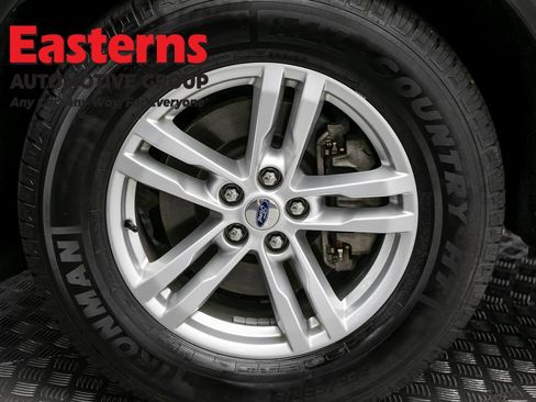 Used 2020 Ford Explorer XLT w/ Equipment Group 202A AWD/4WD image 33