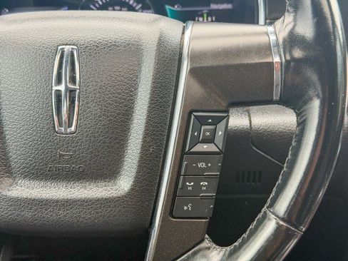 Used 2017 Lincoln Navigator L Select RWD image 12