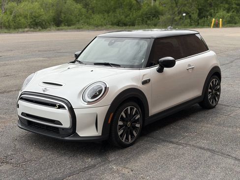 Used 2024 MINI Cooper SE w/ Signature Upholstery Package FWD image 3