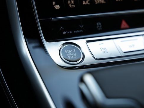 Used 2025 Audi Q7 3.0T Prestige image 39