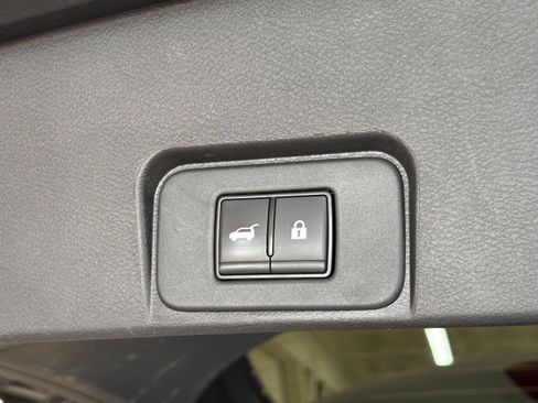 Used 2025 Nissan Rogue SV AWD/4WD image 19