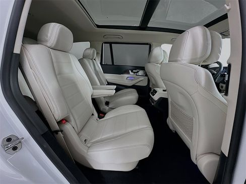 New 2026 Mercedes-Benz GLS 450 4MATIC image 30