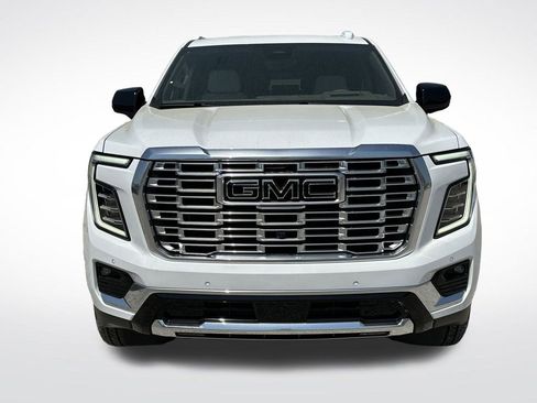 New 2026 GMC Yukon XL Denali w/ Denali Reserve Package AWD/4WD image 3