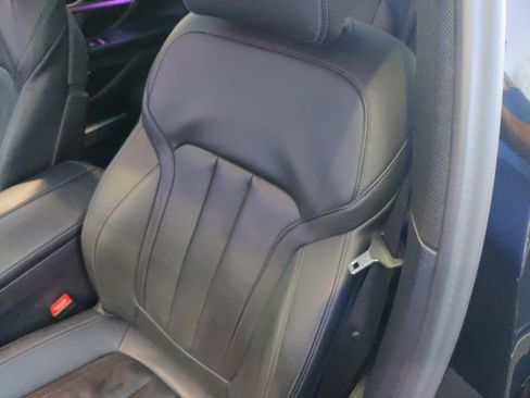 Used 2022 BMW 740i w/ M Sport Package RWD image 9