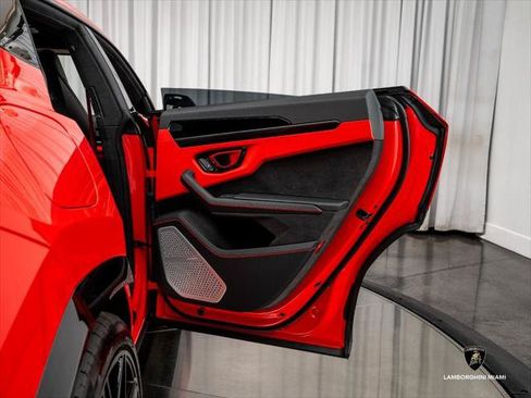 Used 2025 Lamborghini Urus SE AWD/4WD image 50