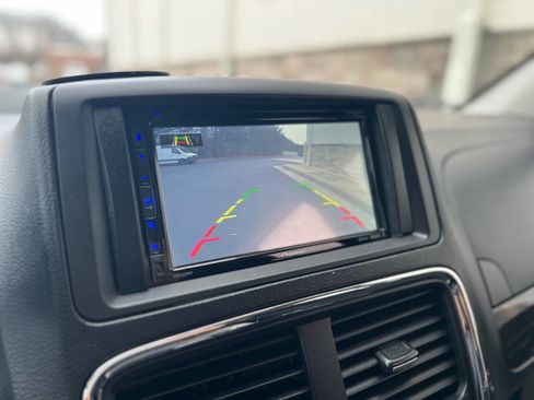 Used 2013 Dodge Grand Caravan SXT image 11