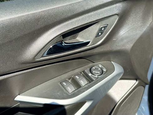 Used 2025 Chevrolet Trax LS image 17