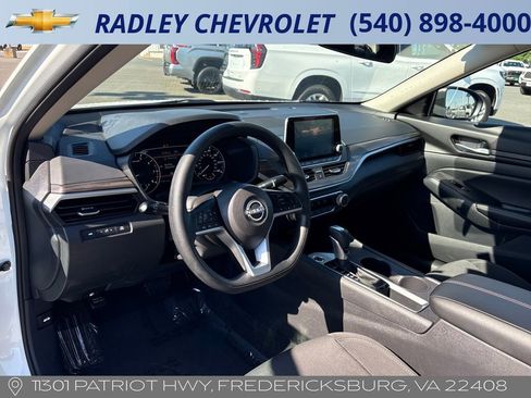Used 2025 Nissan Altima 2.5 SV FWD image 4