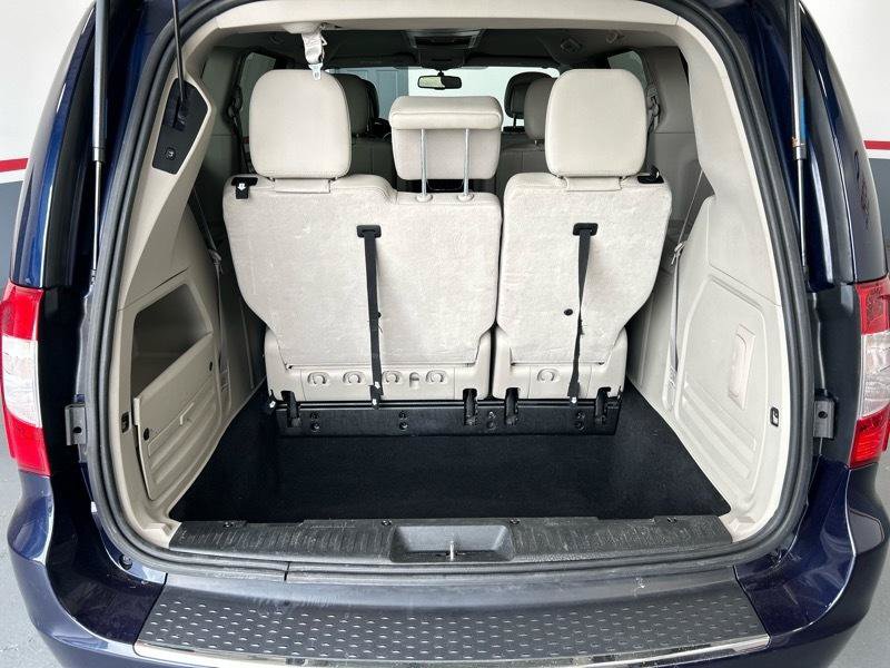 Used 2013 Chrysler Town & Country Touring FWD image 19