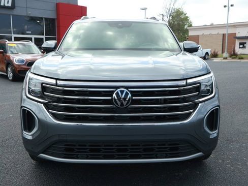 Used 2024 Volkswagen Atlas SE image 2