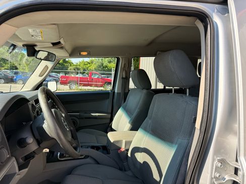 Used 2006 Jeep Commander 4WD image 12