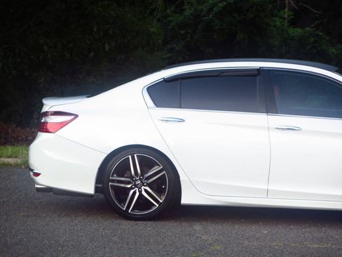 Used 2017 Honda Accord Sport image 25