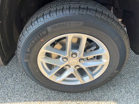 New 2025 Jeep Grand Cherokee Laredo X image 9