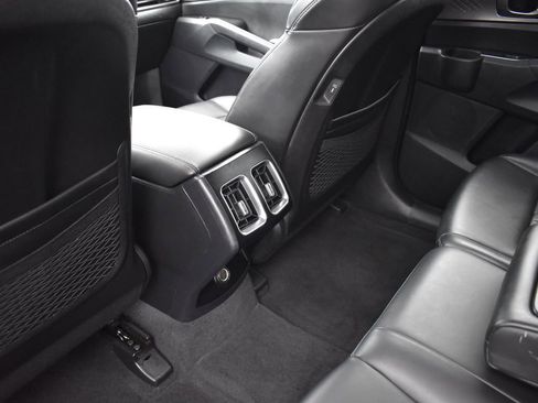 Used 2024 Kia Sorento S image 23