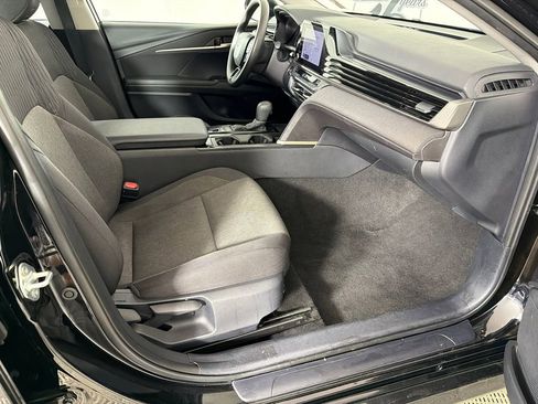 Used 2025 Toyota Camry LE image 13