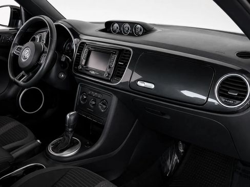 Used 2016 Volkswagen Beetle R-Line SE FWD image 11