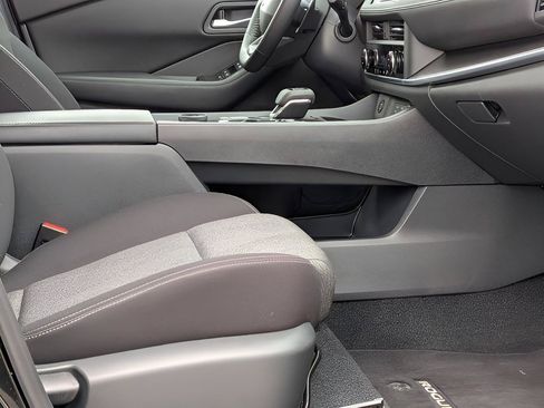 Certified 2026 Nissan Rogue SV AWD/4WD image 26