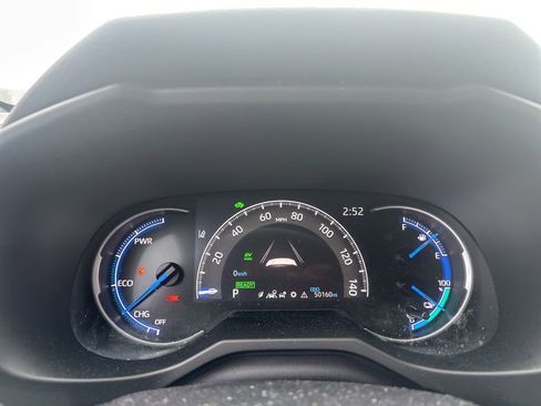 Used 2022 Toyota RAV4 SE w/ Weather & Moonroof Package image 10